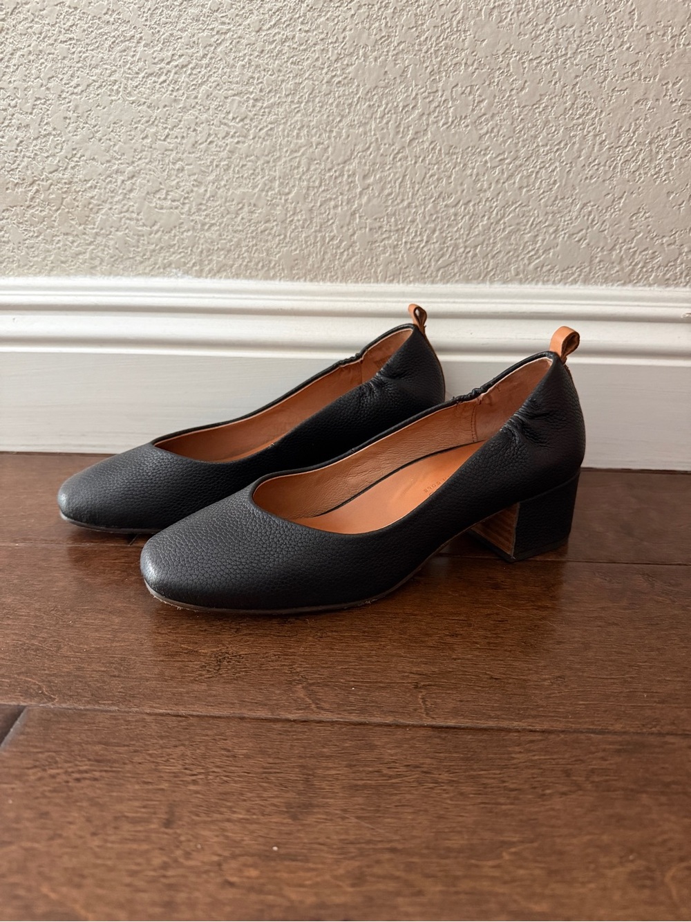 Kenneth Cole Pumps